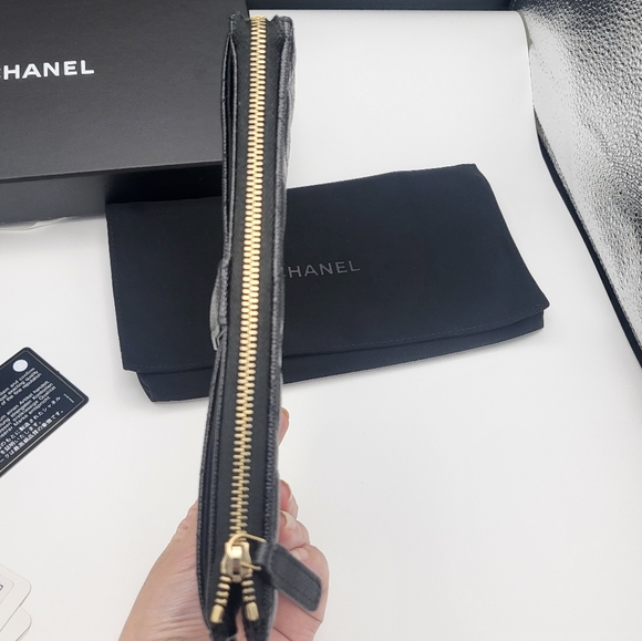 Authentic Chanel classic clutch with chain handle/wrislet - Picture 10 of 16